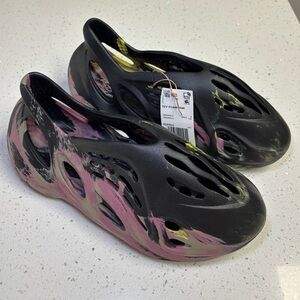 Adidas Yeezy Foam Runner MX Carbon Size 8 MENS IG9562 RNNR Black Pink Yellow